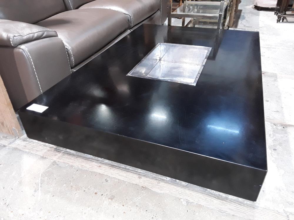 TABLE BASSE AN 70 JARDINIERE  LAQUEE NOIRE 138X90 AVEC 2 COUPS