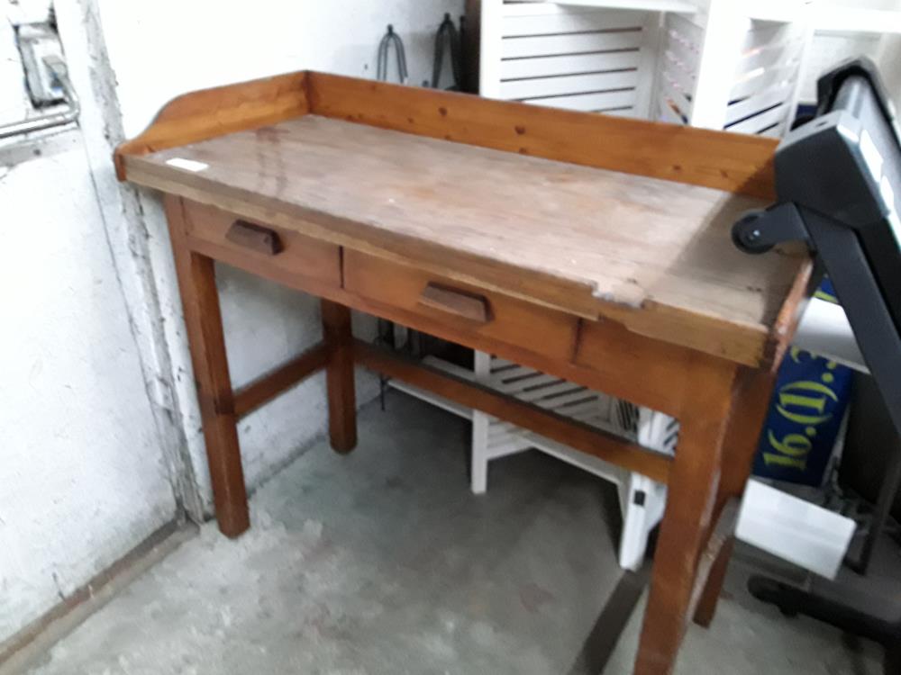 DESSERTE /BILLOT 112CM  2T AVEC DES TACHES
