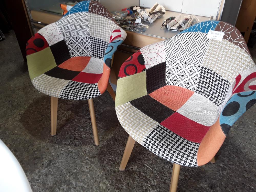 PAIRE DE FAUTEUILS TISSU PATCHWORK AVEC TRACES