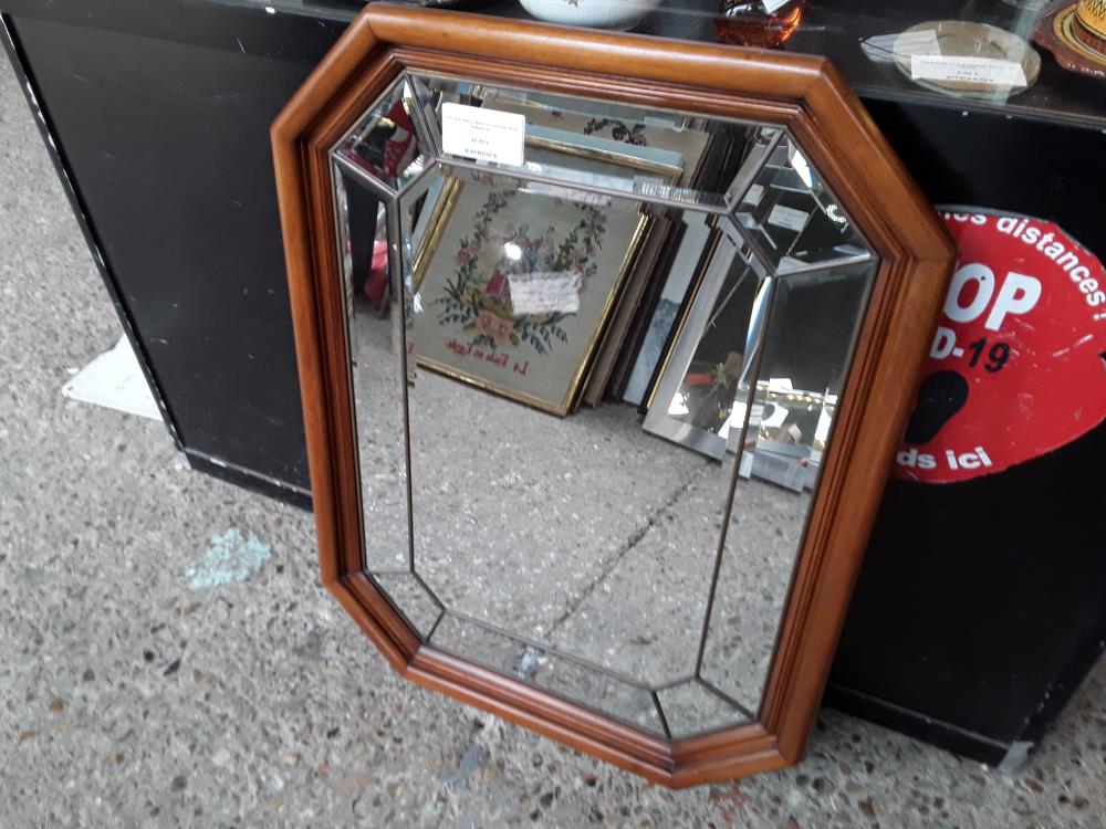 MIROIR A PARCLOSES OCTOGONAL BOIS 80/59.5CM