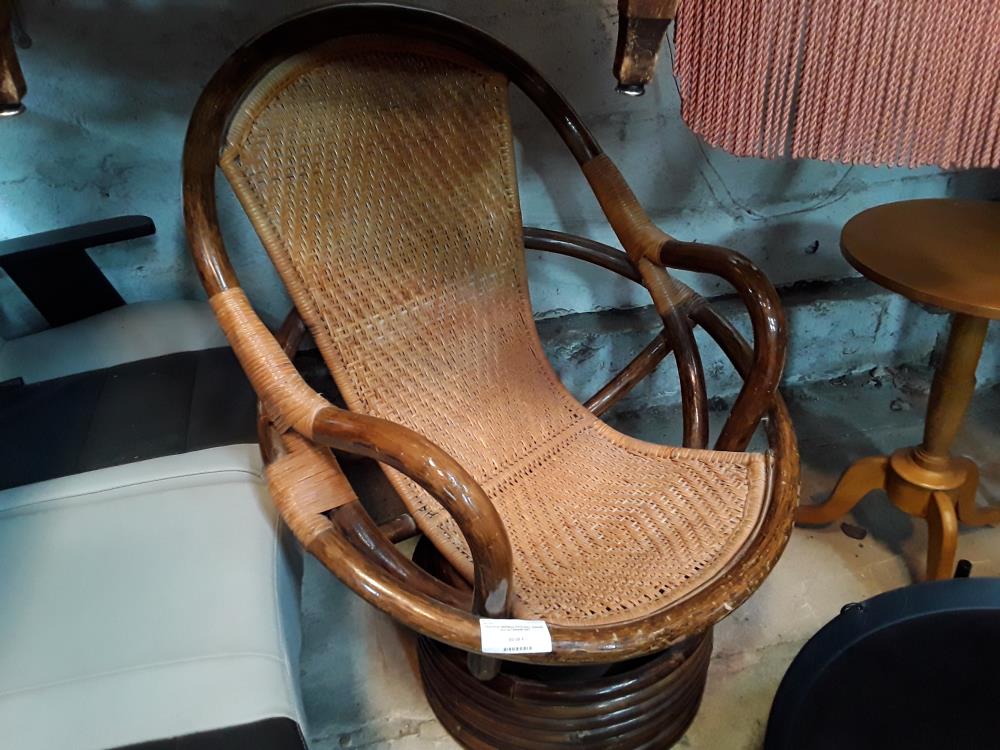 FAUTEUIL BAMBOU PIVOTANT  ASSISE ROTIN TRESSE NAT