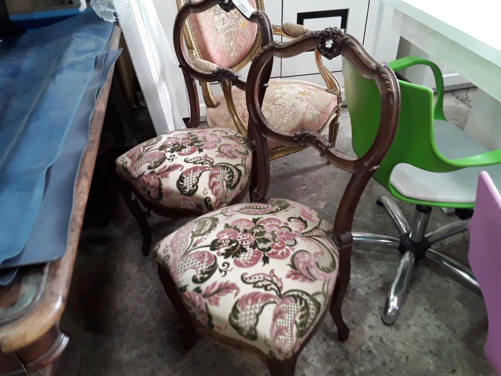 PAIRE DE CHAISES DE CHAMBRE STYLE REG  TISSU FLEURIS ROSE ET VERT