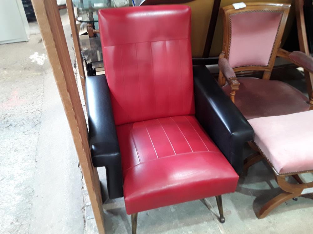 FAUTEUIL  SKI ROUGE ET NOIR ANNEE 60 AVEC ACCROC AU DOS
