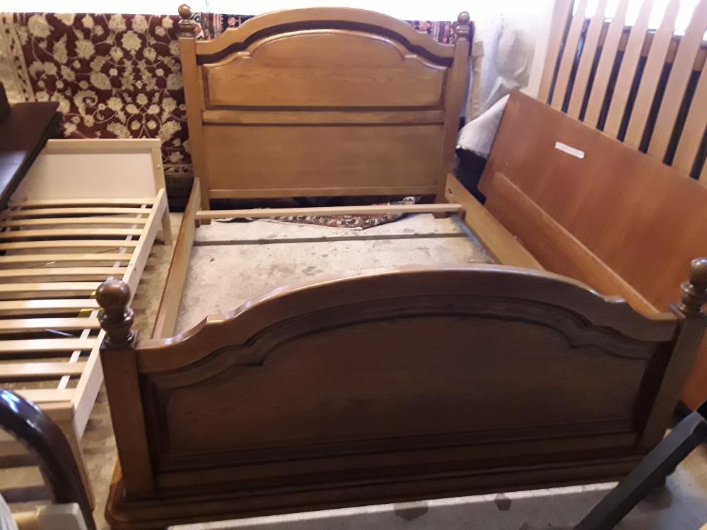CADRE DE LIT CHENE MOULURE PIED RECOLLE 140/190CM