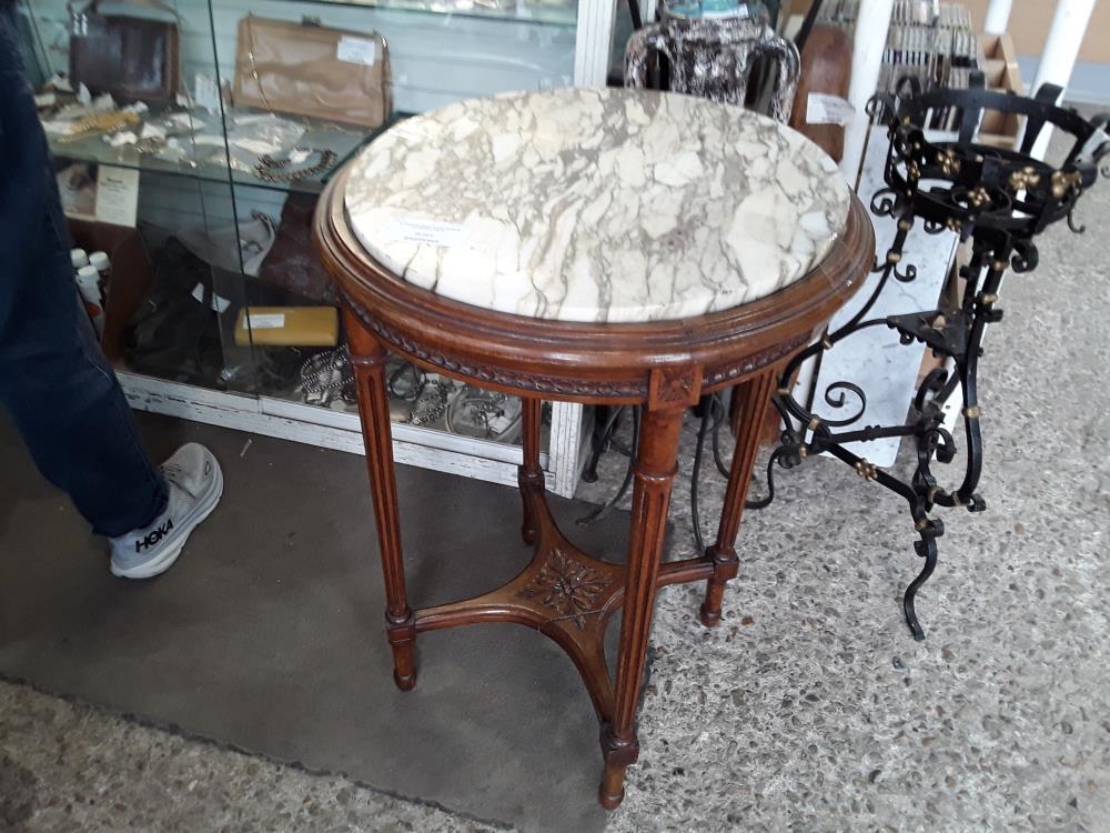 GUERIDON ROND 47CM DESSUS MARBRE 4 PIEDS