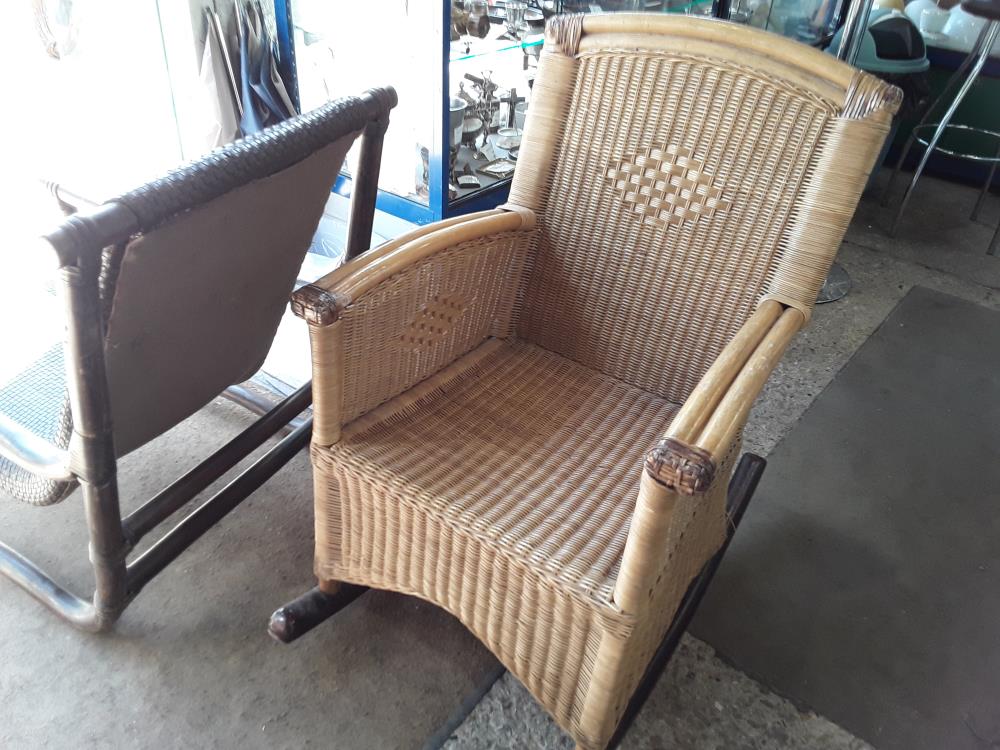 ROCKING CHAIR ROTIN ET BAMBOU PETIT DEFAUTS TEINTE