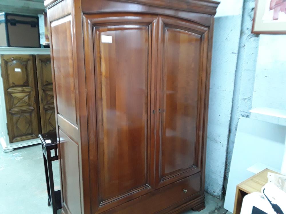 ARMOIRE MERISIER 2P PEND/LING 1T BAS STYLE LP PETITES RAYURES