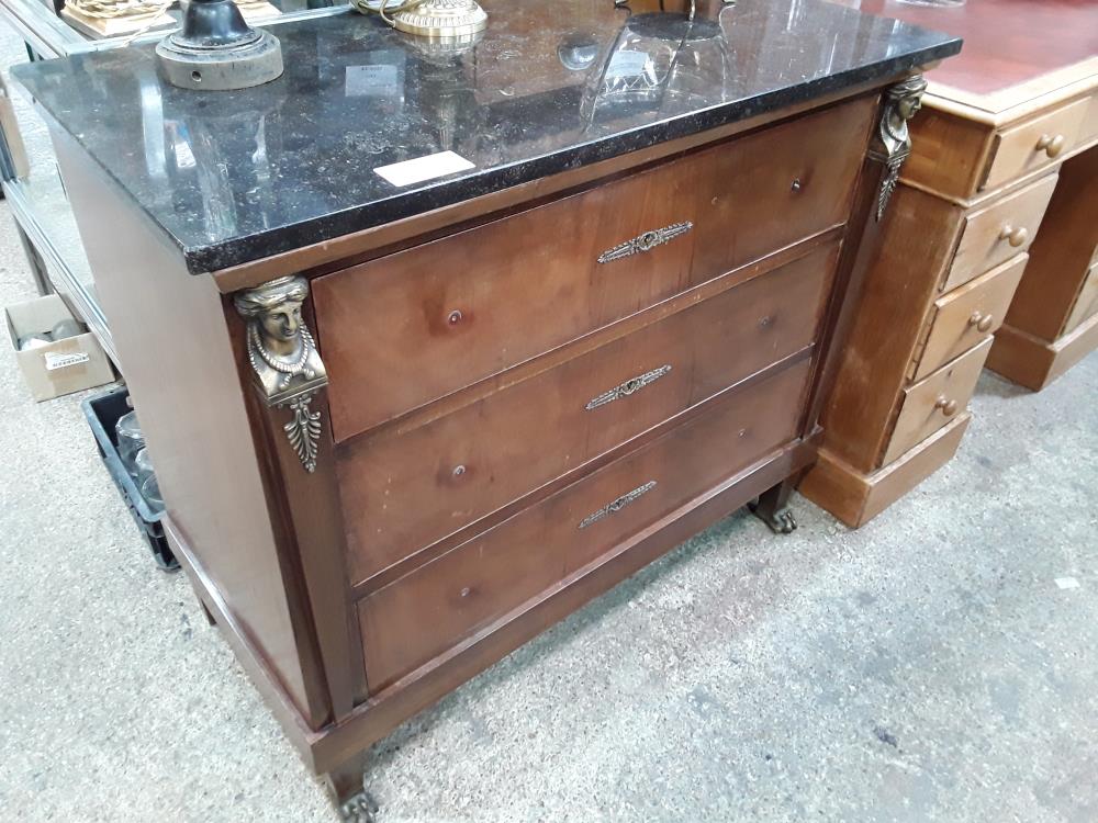 COMMODE ACAJOU STYLE EMPIRE DESSUS MARBRE NOIR DECOR CARIATIDES