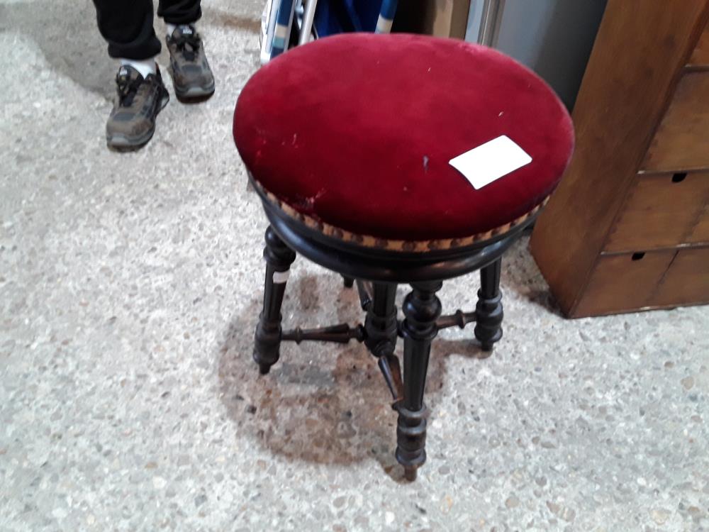 TABOURET DE PIANO NIII VELOURS ROUGE ET NOIR SYSTEME A GRADIN