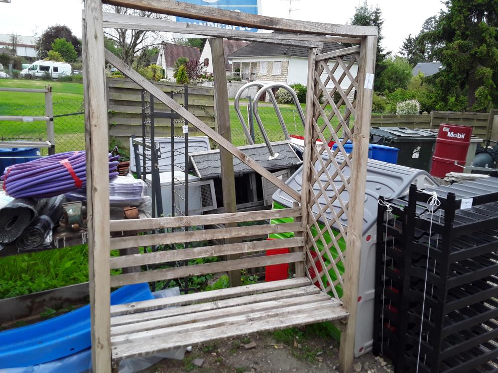 BANC LATTES BOIS AVEC PERGOLA INTEGREE