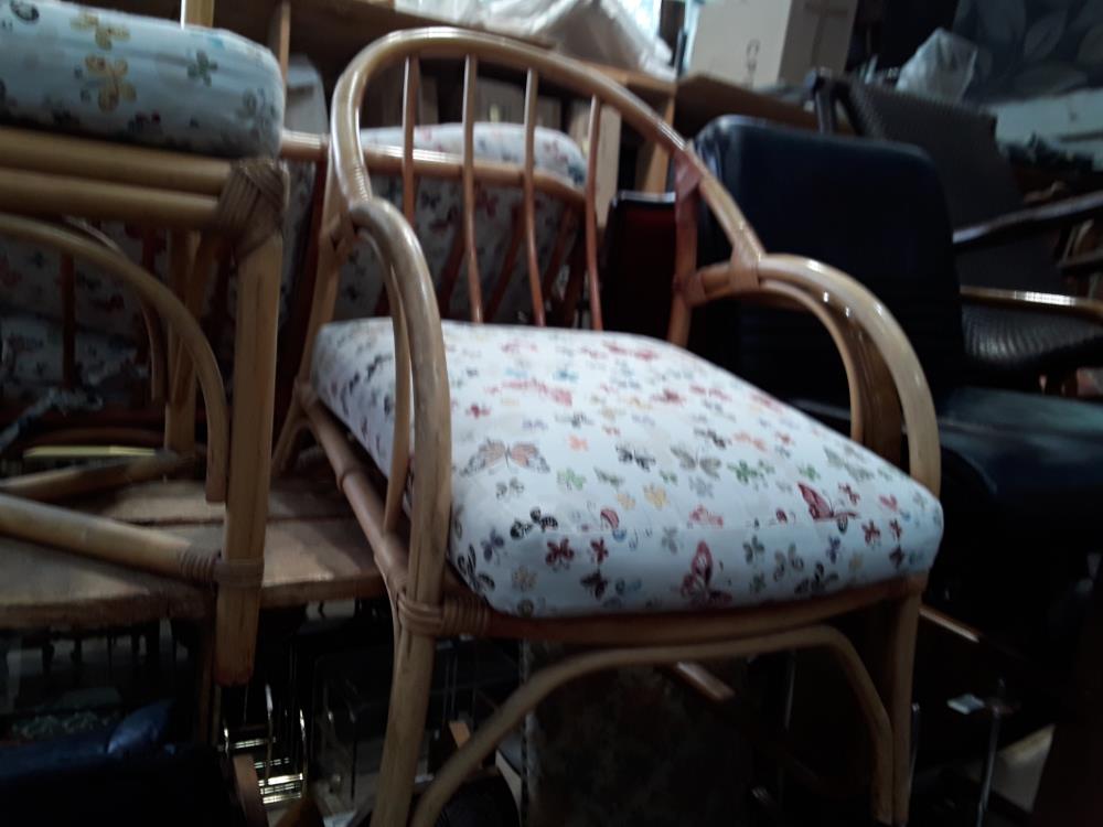 FAUTEUIL BAMBOU ASSISE TISSU FLEURI ET PAPILLONS