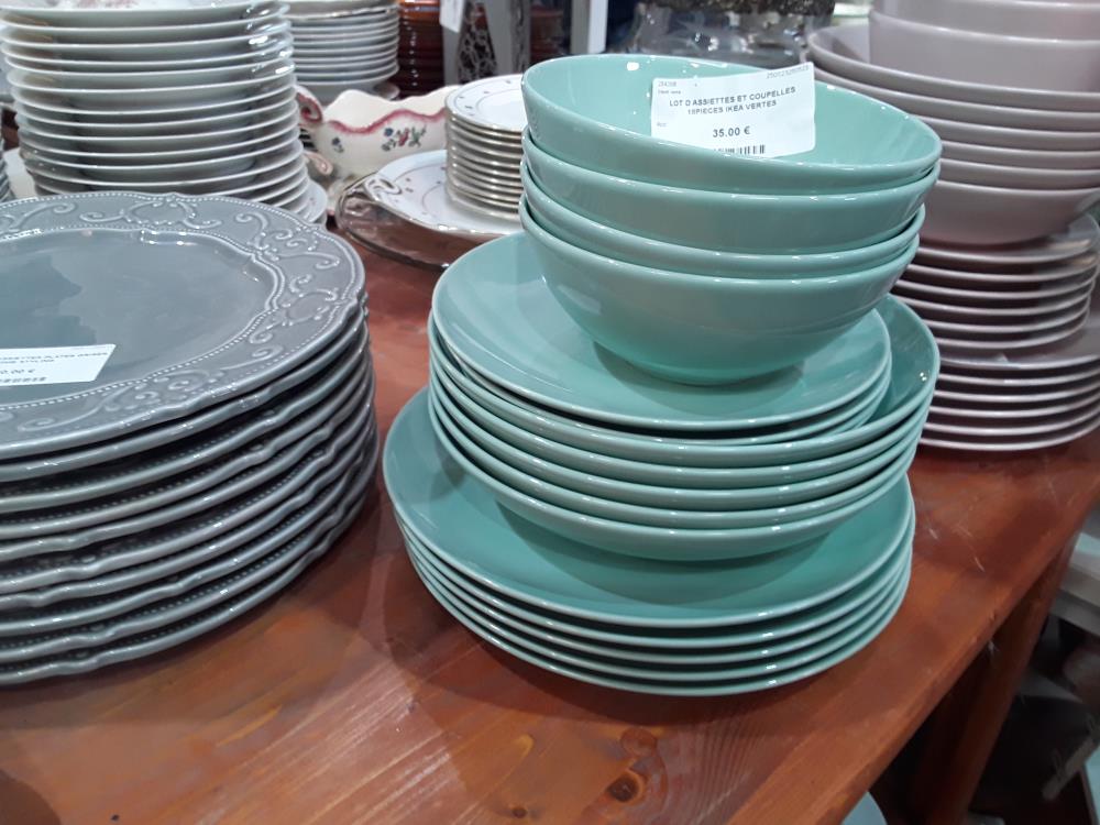 LOT D ASSIETTES ET COUPELLES 18PIECES IKEA VERTES