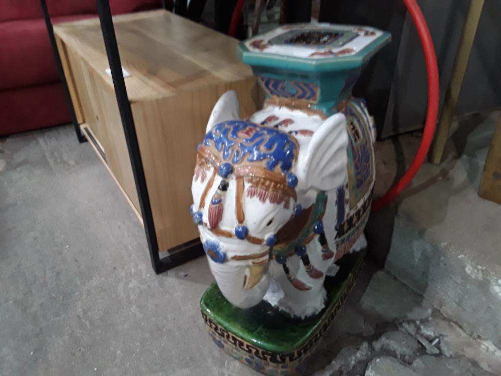 SELETTE ELEPHANT CERAM EMAILLE AVEC ACCIDENT PLATEAU