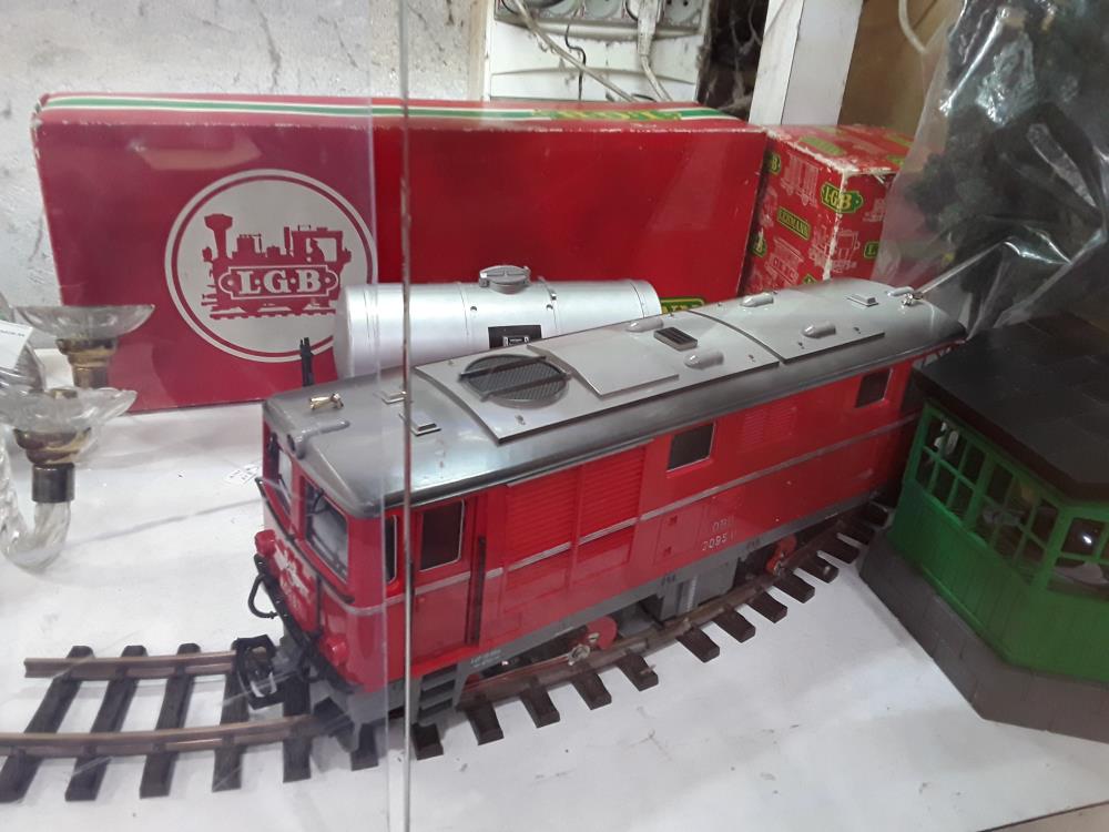 LOT DE 1 LOCO + 15 WAGONS + 18 RAILS + 2 CONTROLEURS + 1 REGULATEUR