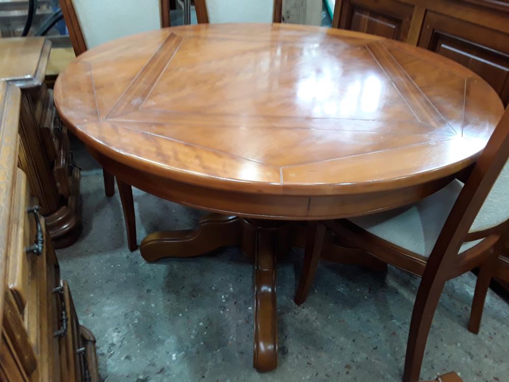 TABLE RONDE MERISIER 120CM DECOR LOSANGE AVEC DES TRACES + 2 ALLONGES DE 45CM