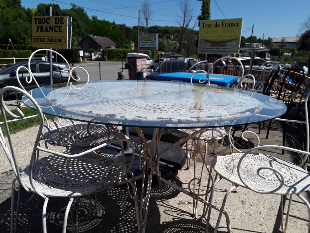 TABLE DE JARDIN FF RONDE A REPEINDRE + 4 FAUTEUIL FF AVEC DEFAUT