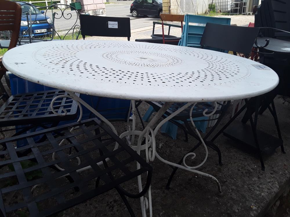 TABLE RONDE 96CM TOLE PERFOREE BLANCHE ANCIENNE DE JARDIN