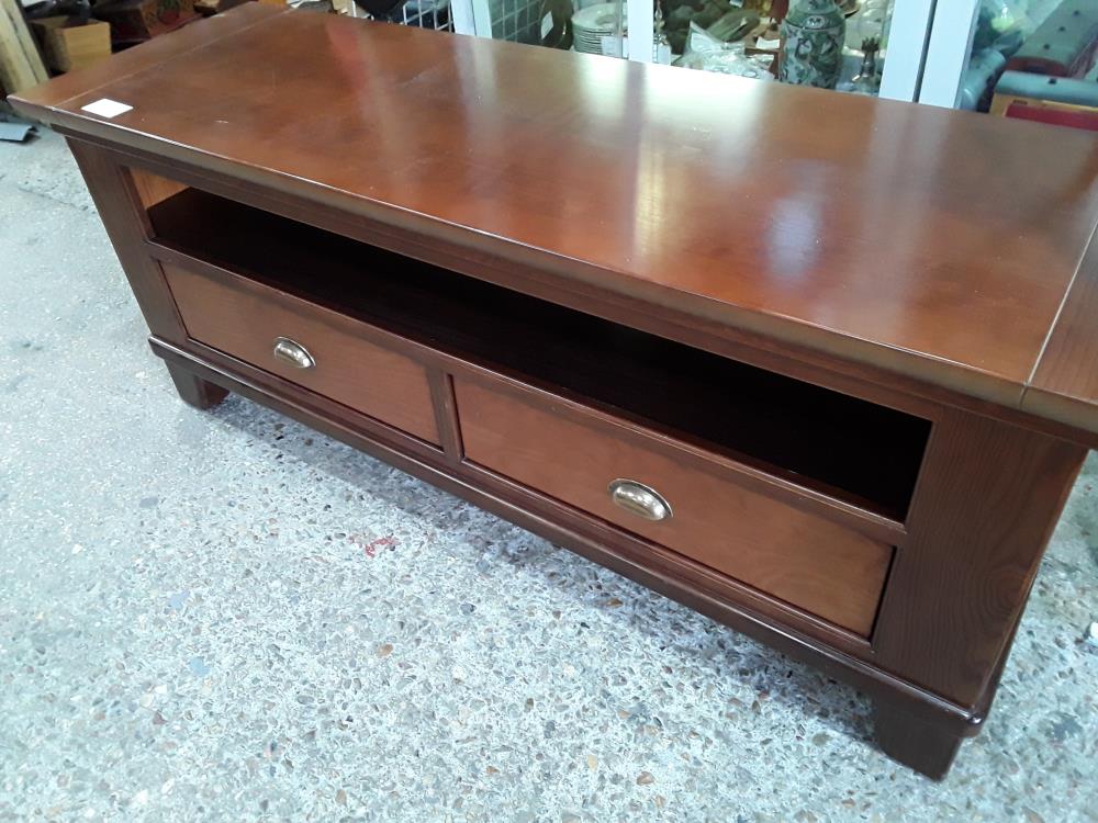 MEUBLE TV 160CM TEINTE MERIISIER 2T 2 NICHES PLATEAU RAYURE