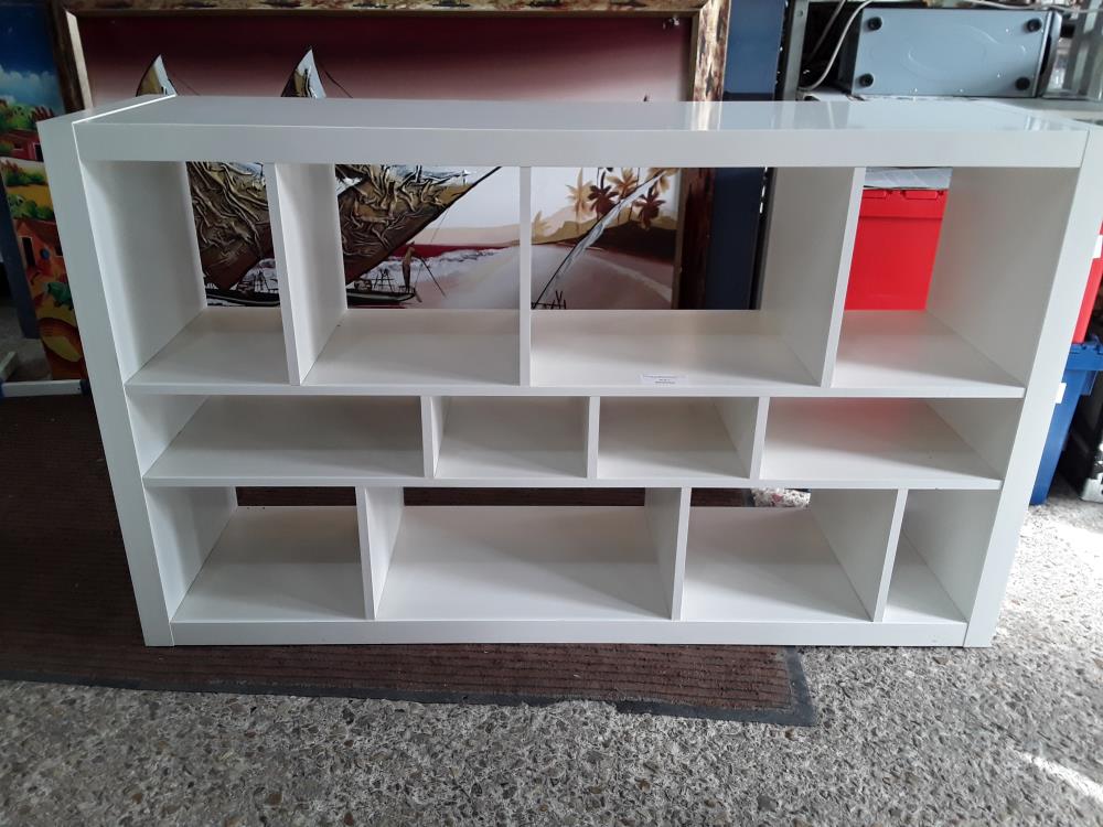 ETAGERE A CASES 89X149 BLANC IKEA AVEC PETITS DEFAUTS