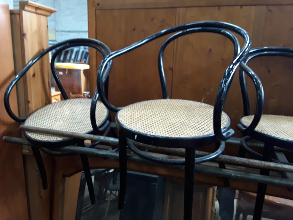 FAUTEUIL NOIR CANNE ESPRIT THONET