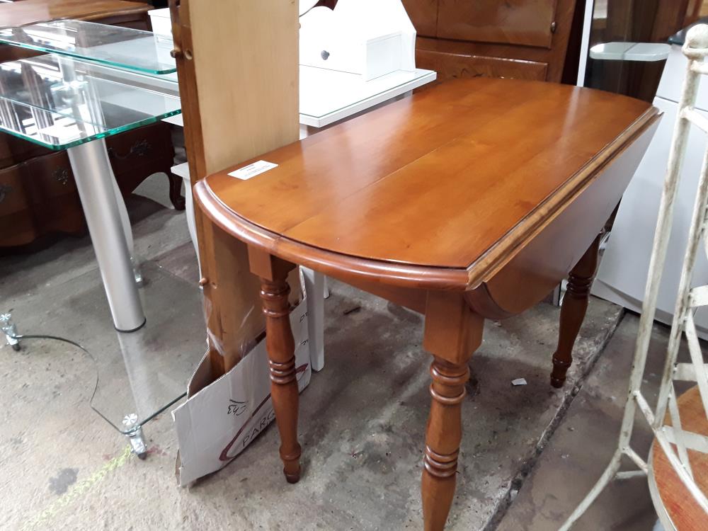 TABLE A VOLETS TEINTE MERISIER 100X88 + 2 ALLONGES DE 25CM