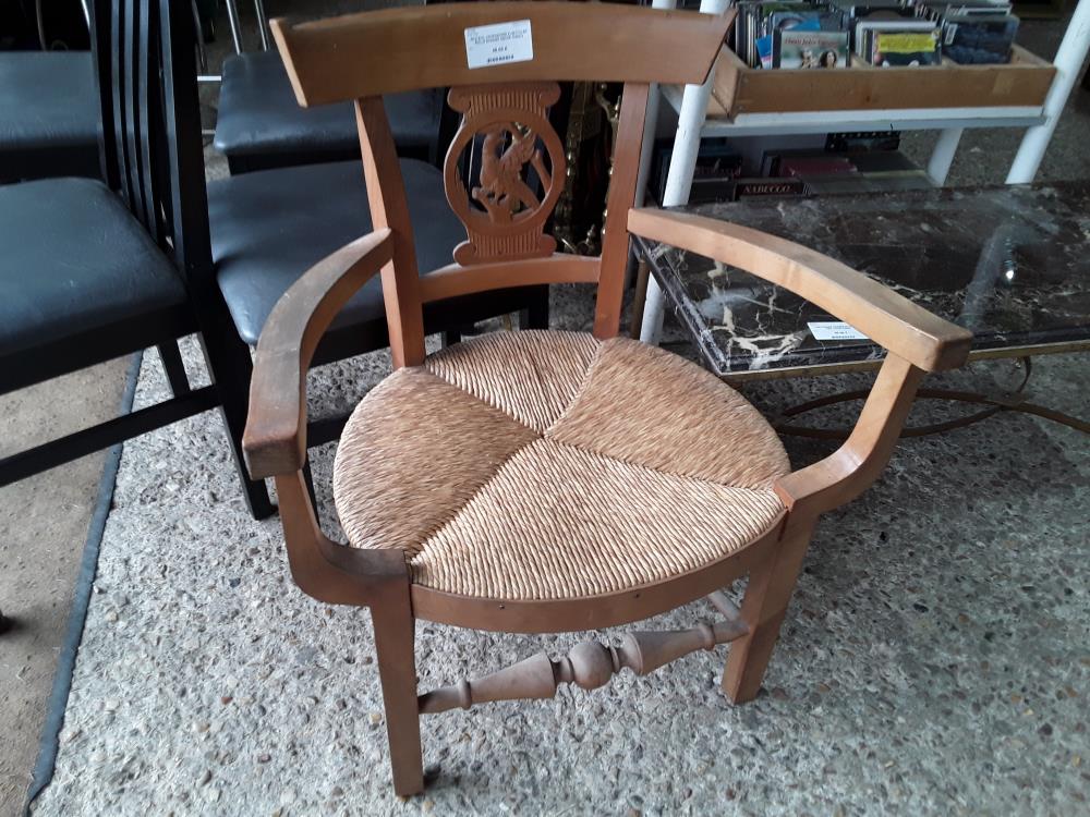 FAUTEUIL CAMPAGNARD A NETTOYER PAILLE DOSSIER DECOR OISEAU AJOURE