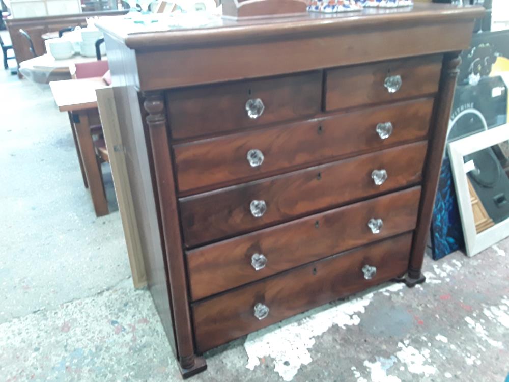 COMMODE ACAJOU 3T GM DT 1 FACADE DEFAUT  2T PM BOUTONS VERRE AVEC DEFAUT