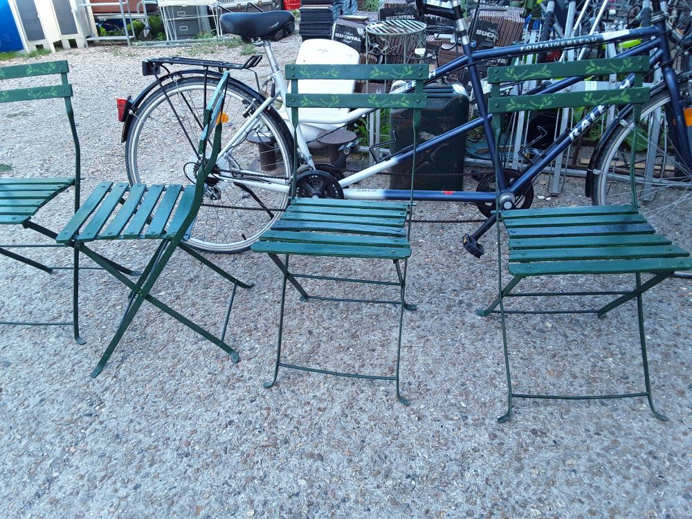 SERIE DE 4 CHAISES DE JARDIN PEINT EN VERT PLIANTS