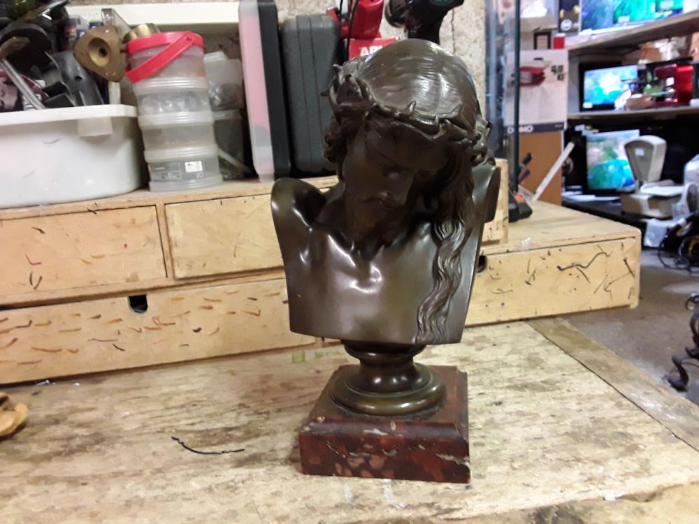 CHRIST BRONZE 30CM SIGNE CLESINGER + CONSOLE PM MURALE