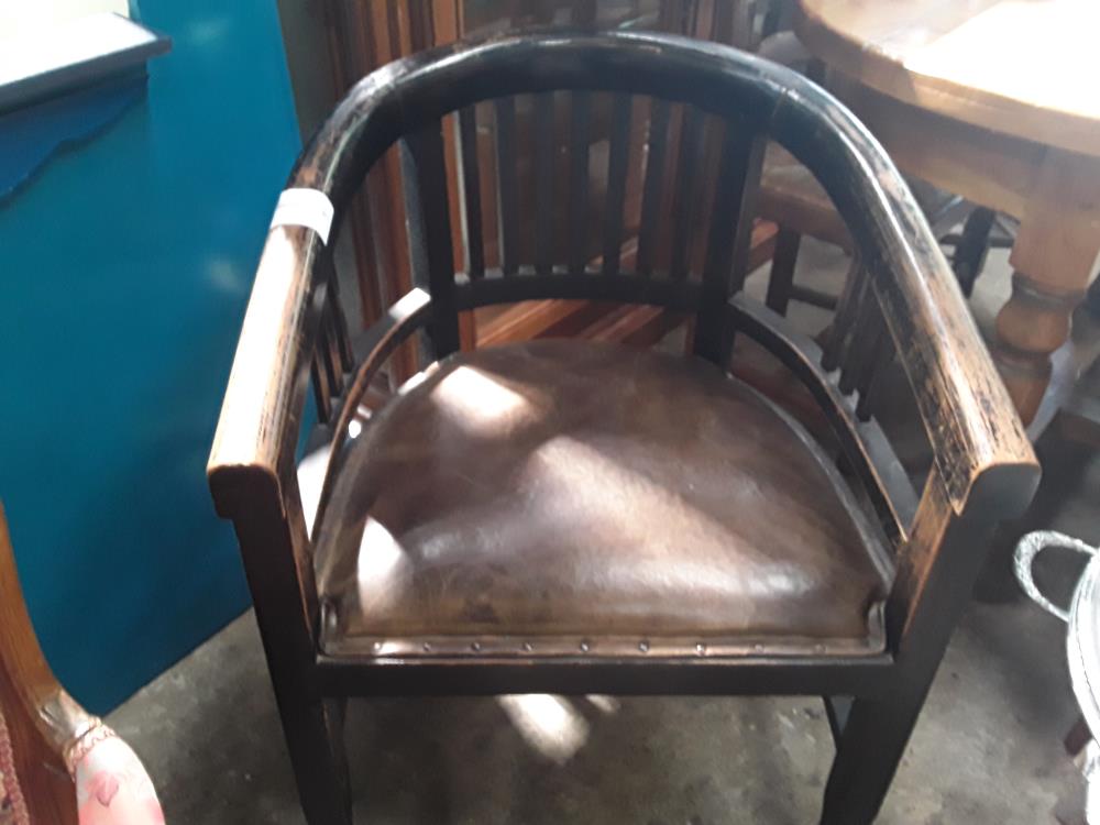 FAUTEUIL DOSSIER ARRONDI DEFAUT TEINTE ASSISE CUIR A CIRER