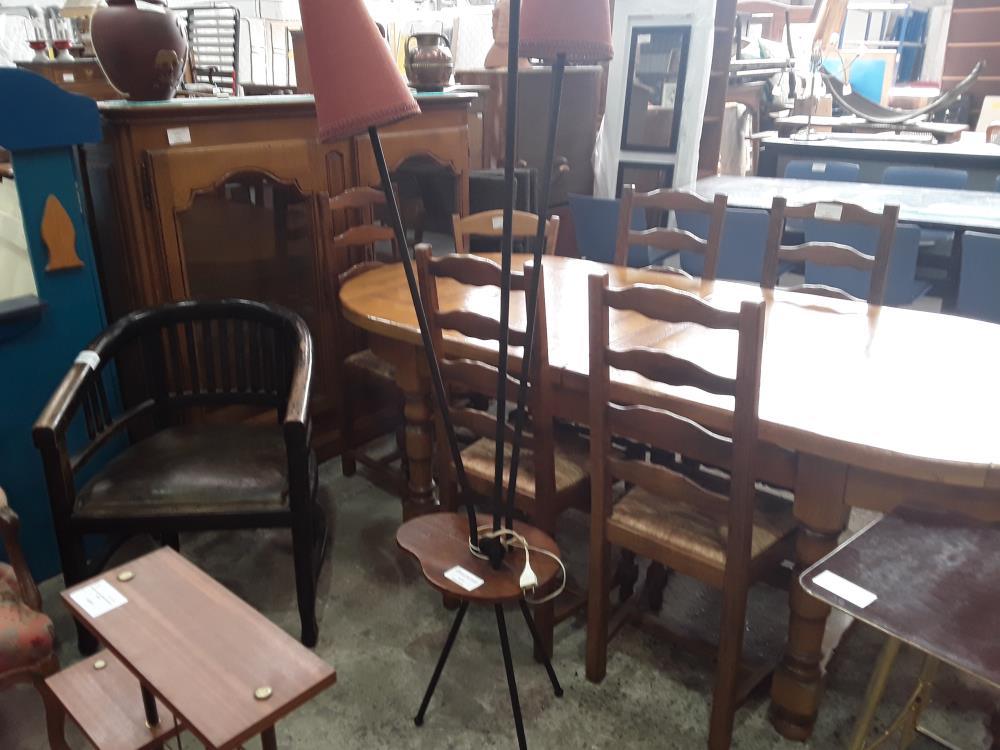 LAMPADAIRE VINTAGE  3 BRANCHES METAL NOIR AVEC TABLETTE BOIS 3 ABAT TOILE DE JUTE 