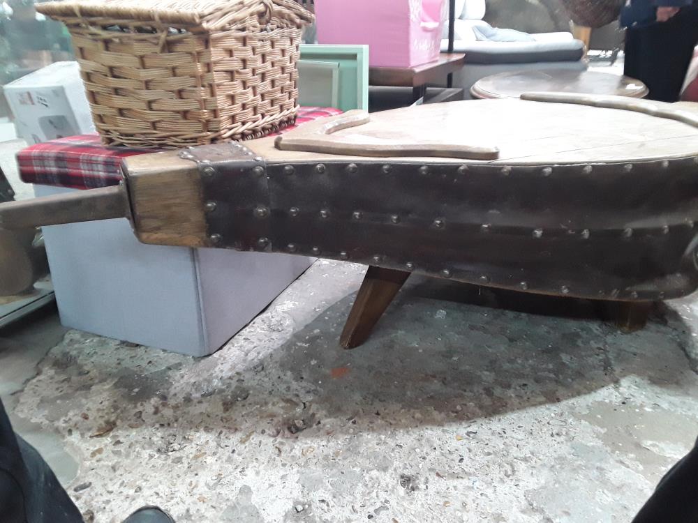 TABLE BASSE SOUFFLET
