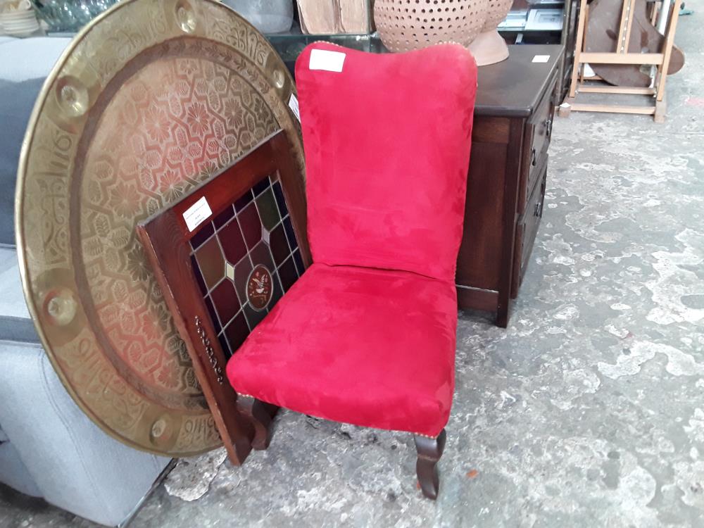 CHAISE BASSE VELOURS ROUGE
