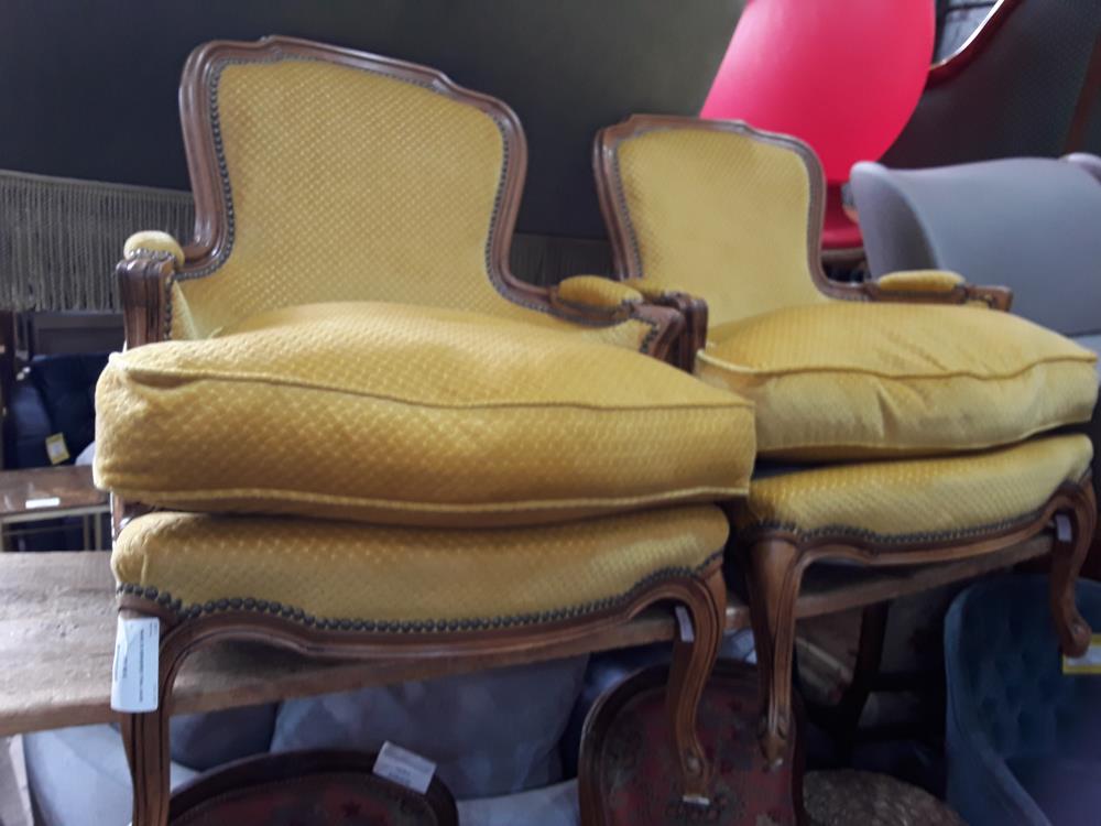 PAIRE DE BERGERES TISSU JAUNE