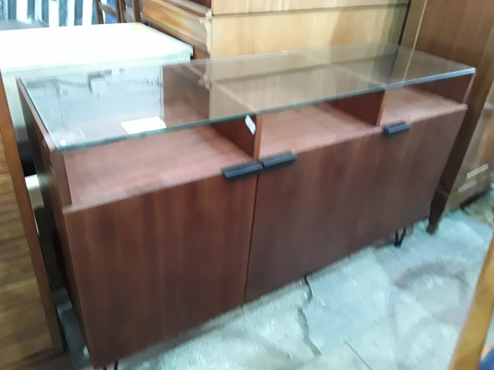 BUFFET BAS 3P 1 NICHE TEINTE FONCE  PLATEAU VERRE