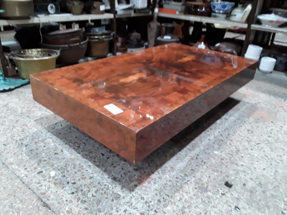 TABLE BASSE AN 80 LAQUEE FACON BOIS PETITS DEFAUTS