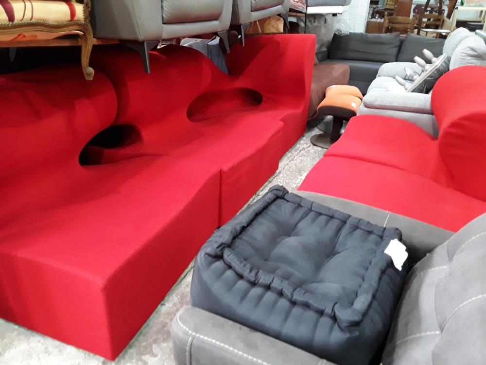 CANAPE DESIGN MOROSE ROUGE 5 ELEMENTS AVEC DEFAUTS AUREOLE