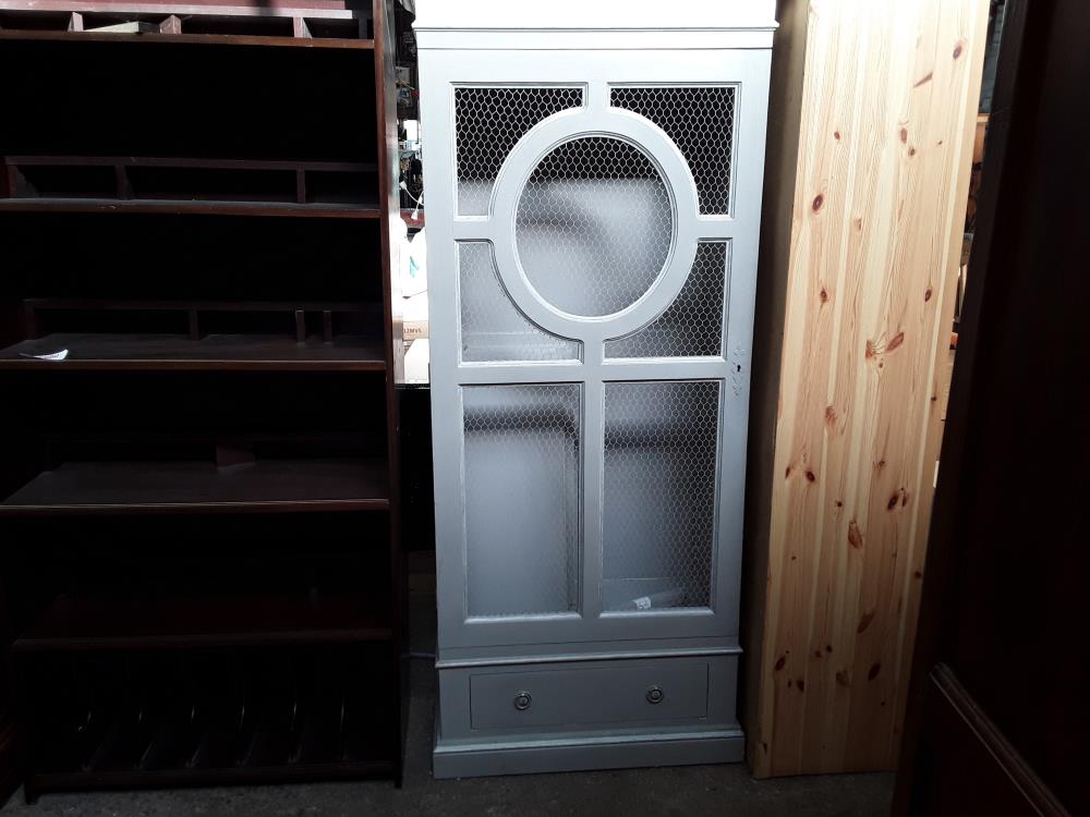 ARMOIRE CERUSEE GRISE  1 P GRILLAGEE 1T AVEC DES ETAGERES