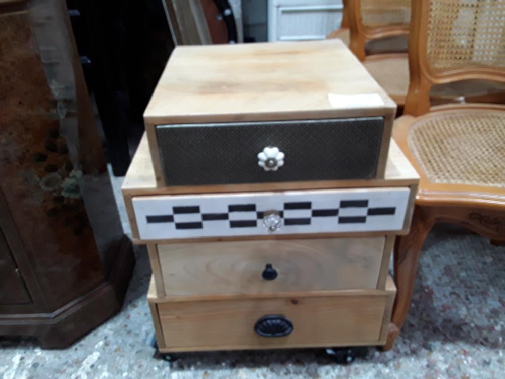 COMMODE BOIS 4T EN DECALER MAISON DU MONDE ROULETTES