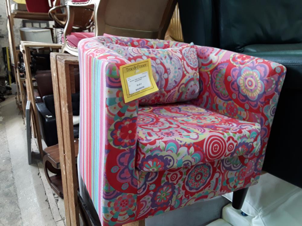 FAUTEUIL TISSU COLORE FLEURIS ENVELOPPANT