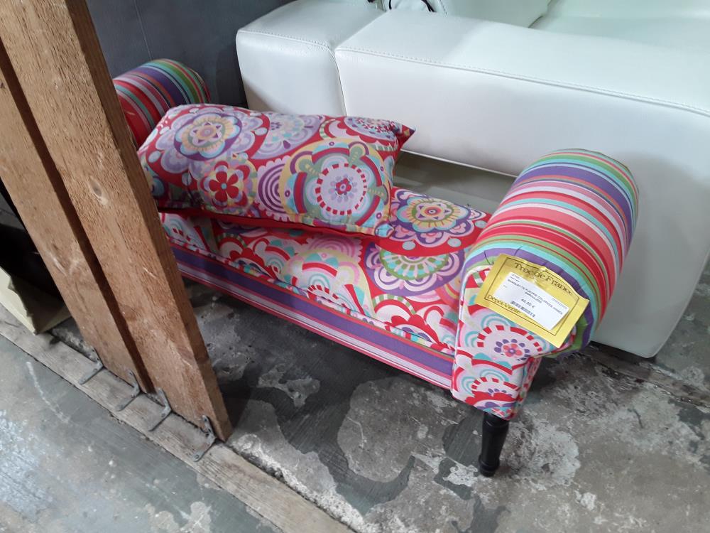 BANQUETTE FLEURIE COLOREES ANSES ENROULEEE