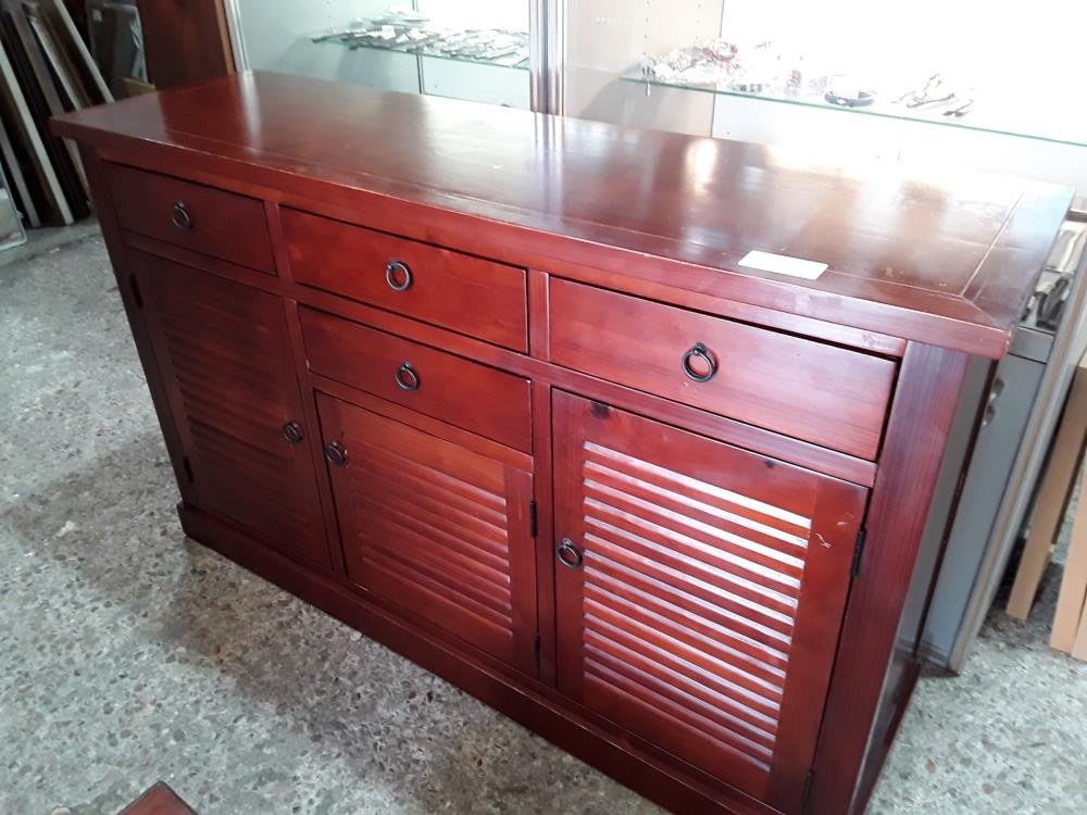 BUFFET BAS 3T 3P LAMELLE  TEINTE ACAJOUR DEFAUT PLATEAU 