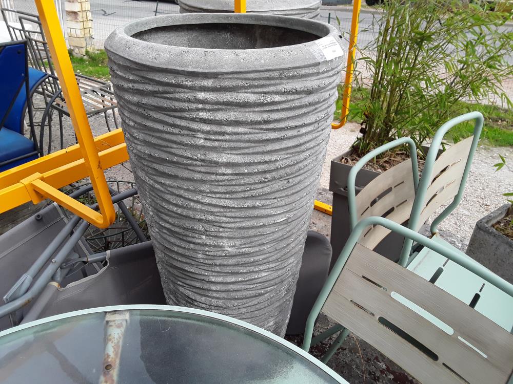 POT DE FLEUR RESINE GRISE STATIFIEE ROND 50X122 DE HAUT