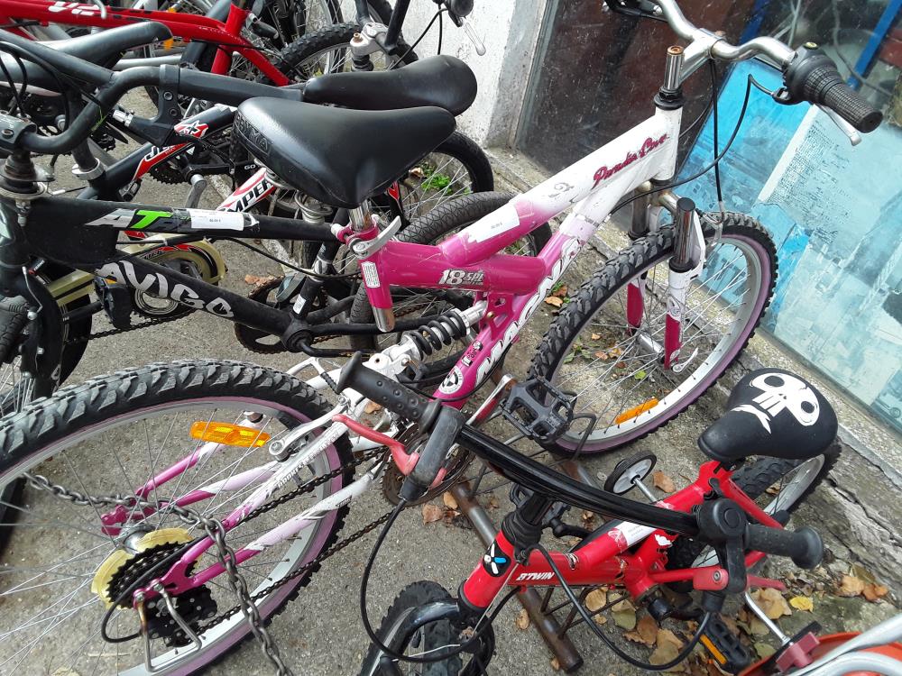 VTT SUSPENDU ROSE ET BLANC MAGMA 24P