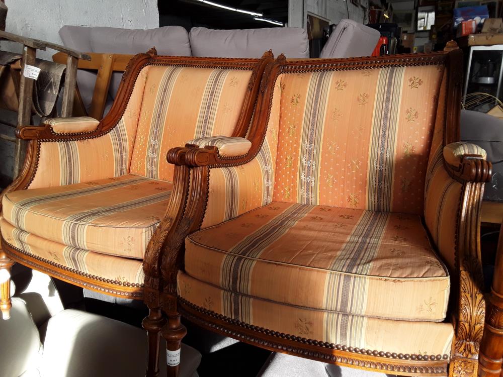 FAUTEUIL STYLE LXVI SAUMON RAYURES BLEU FLEURS ACCOUDOIRS PASSES