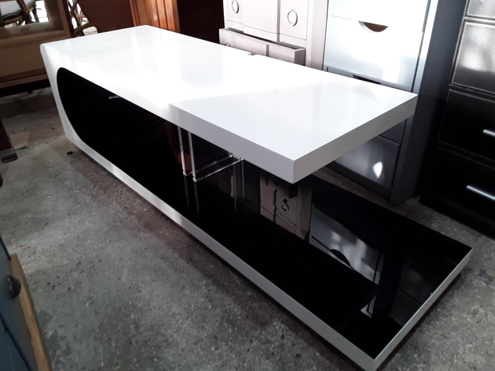 MEUBLE TV DESIGN BLANC ET NOIR 155 X 45