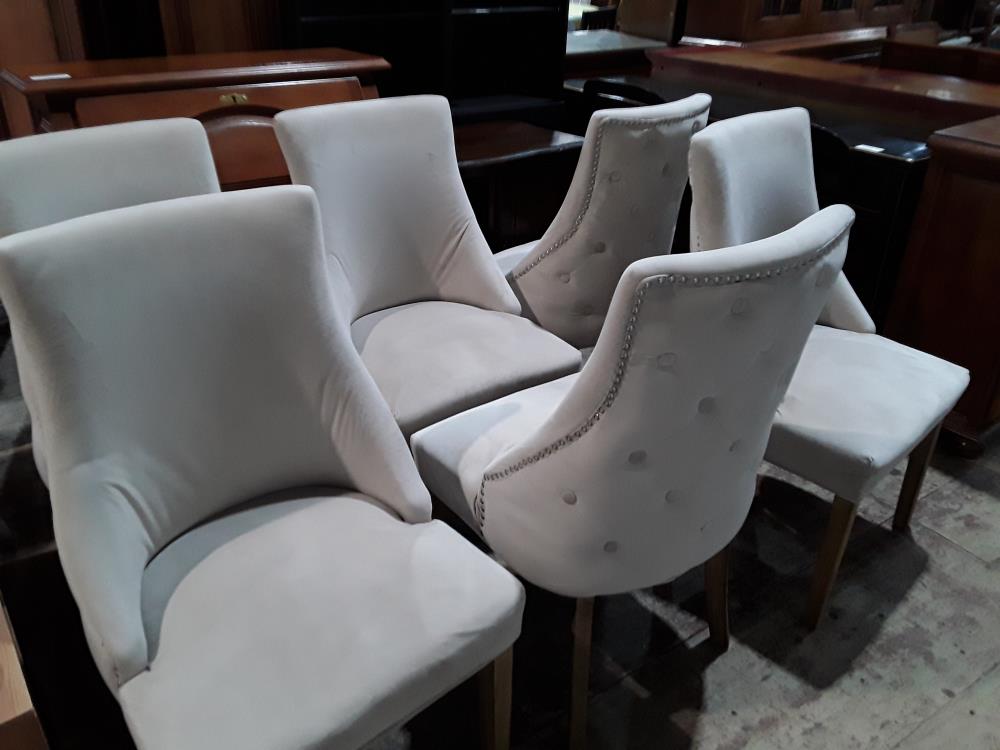 SERIE DE 6 CHAISES VELOURS BEIGE ENVELOPPANT DOSSIER CAPITONNE