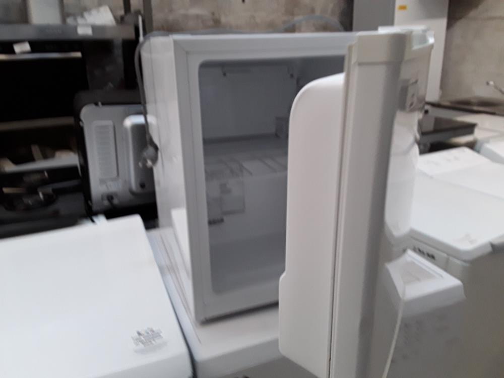 REFRIGERATEUR CUBE CANDY 