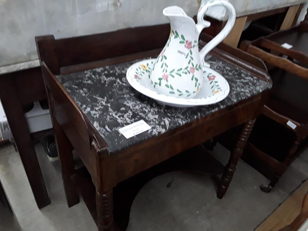 TABLE DE TOILETTE ACAJOU MARBRE GRIS FELE ANGLE + BROC ET CUVETTE  DECOR