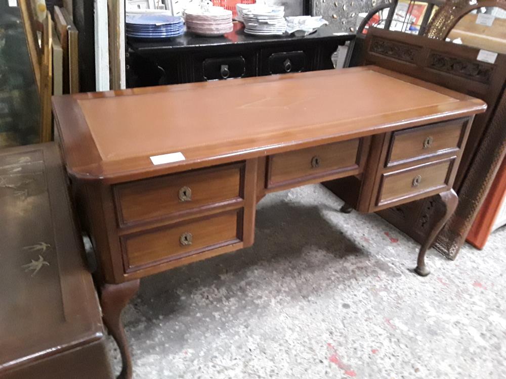 BUREAU MINISTRE 5T SS MAIN CUIR DECOR LOSANGE